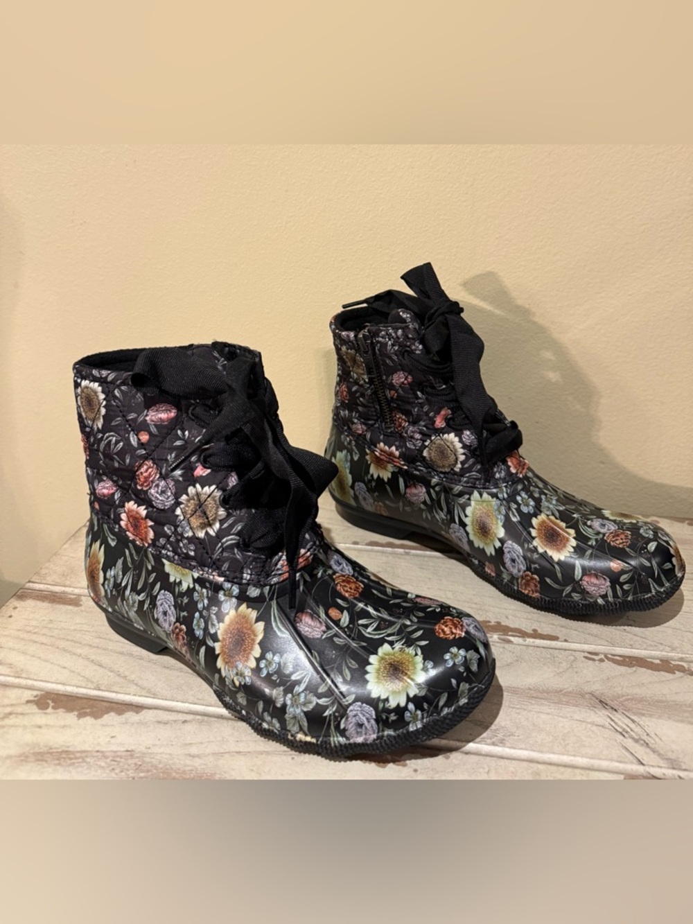 Sperry Saltwater Flood Duck Boot Lace-Up Black Floral Print Size 7 - Picture 3 of 9